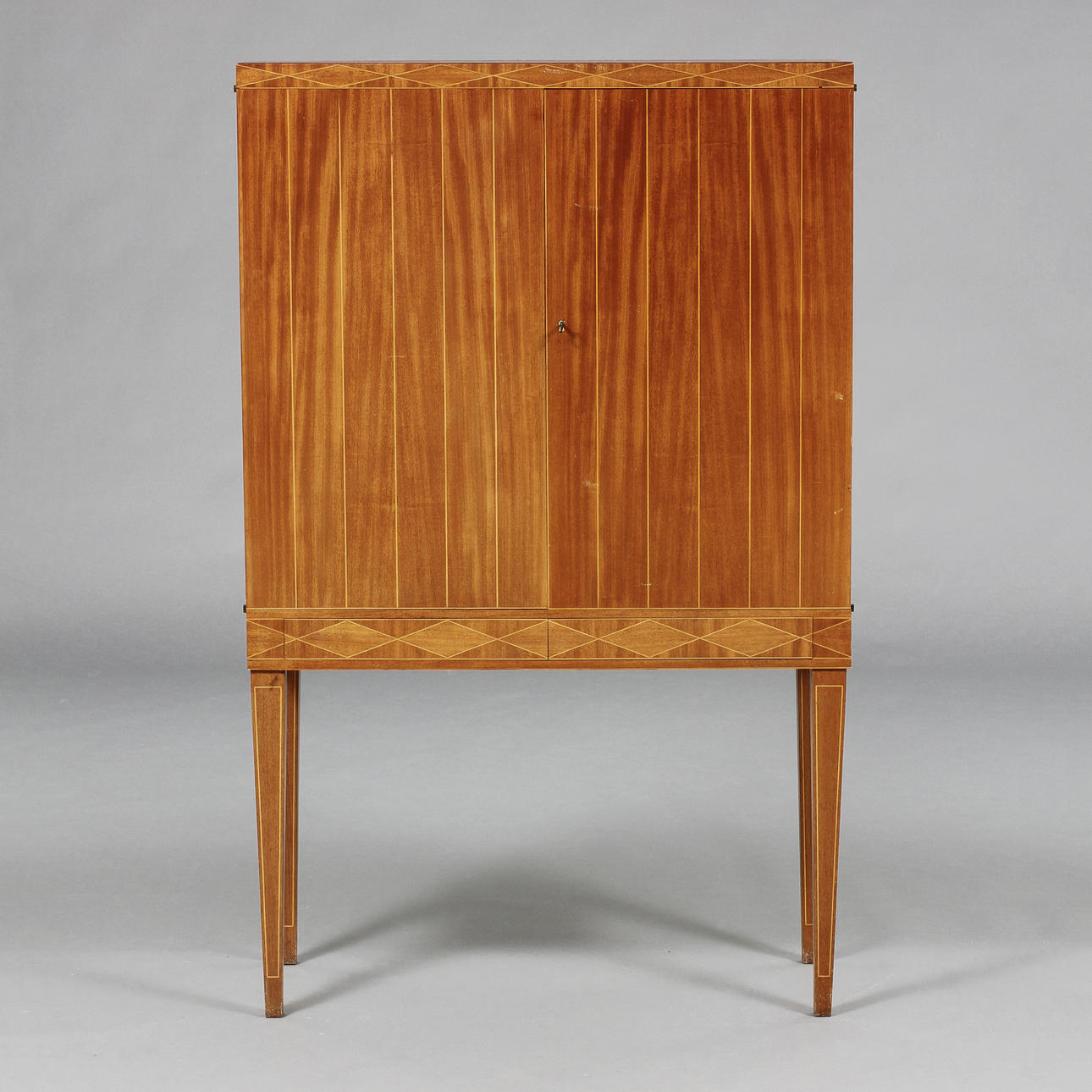 BARSKÅP, 1900-talets första hälft.