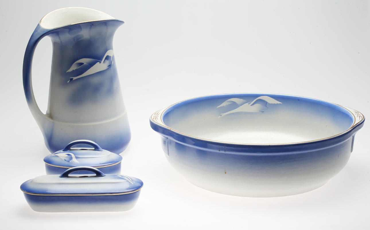 TVÄTTSET, 4 delar, keramik, Göteborg.