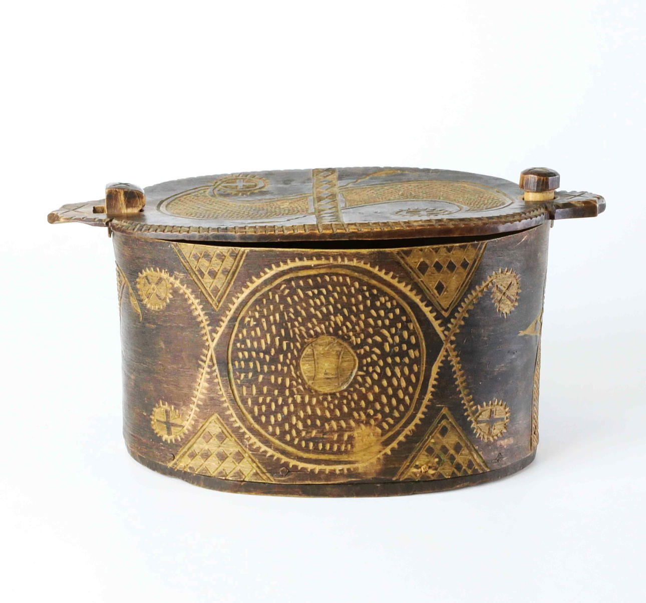 A 19th century general-purpose wash basin.