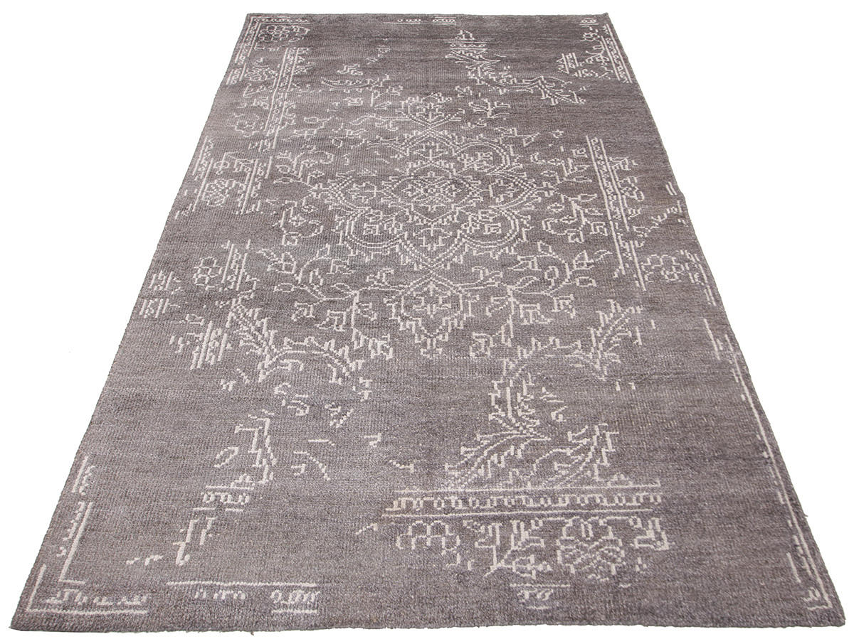 MATTA, Handknuten, konstsilke, 238 x 165 cm.