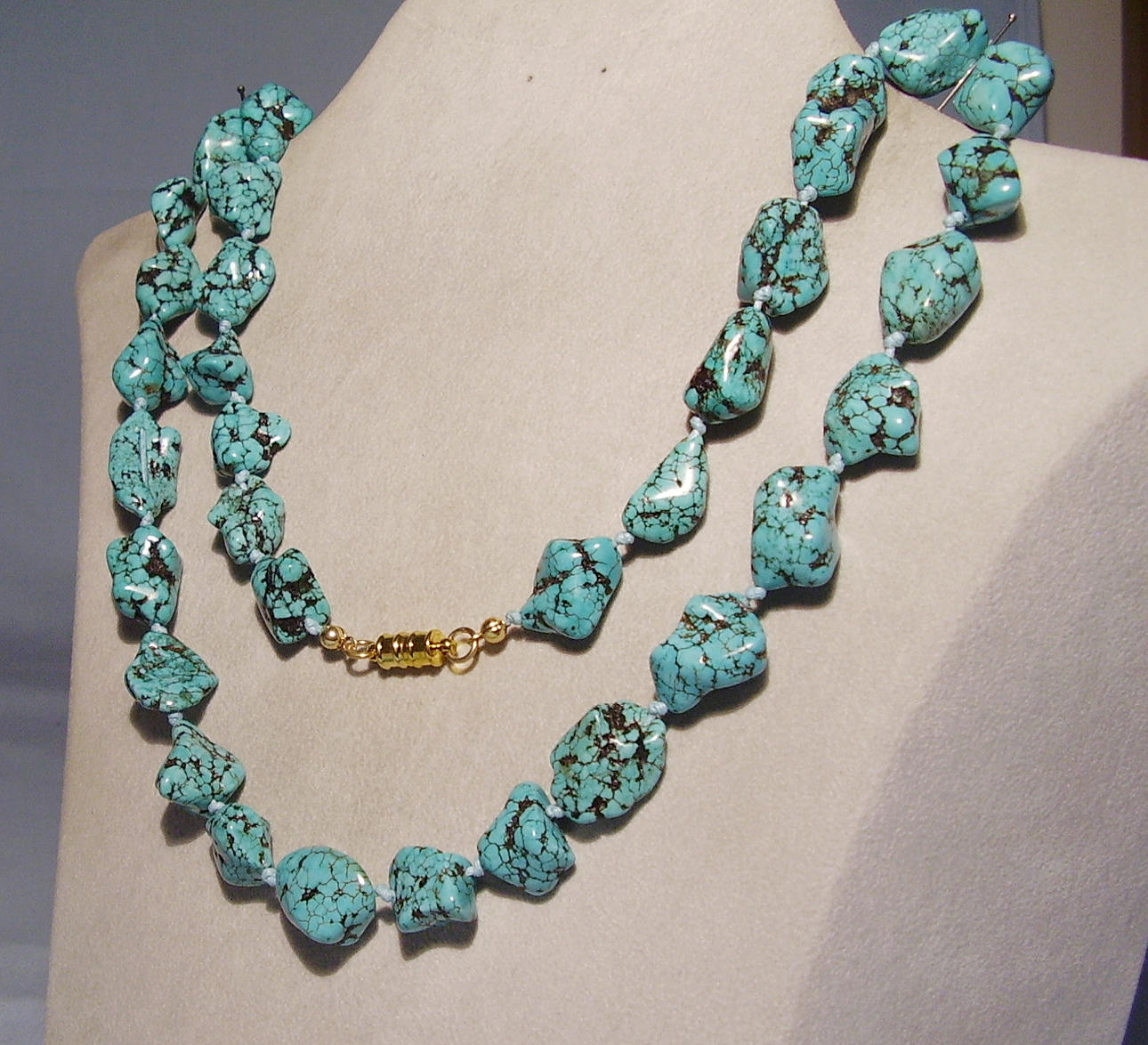 Turkoskedja turkosa nuggets ca.. 500 ct.