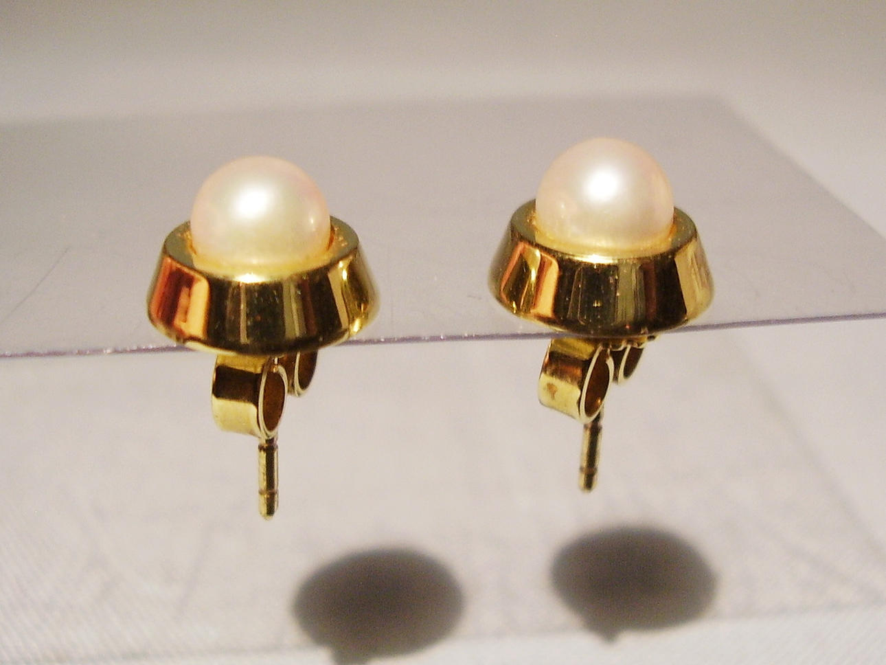 GULDÖRHÄNGEN MED ÄKTA JAPANSKA AKOYA-PÄRLOR 333 gult guld.