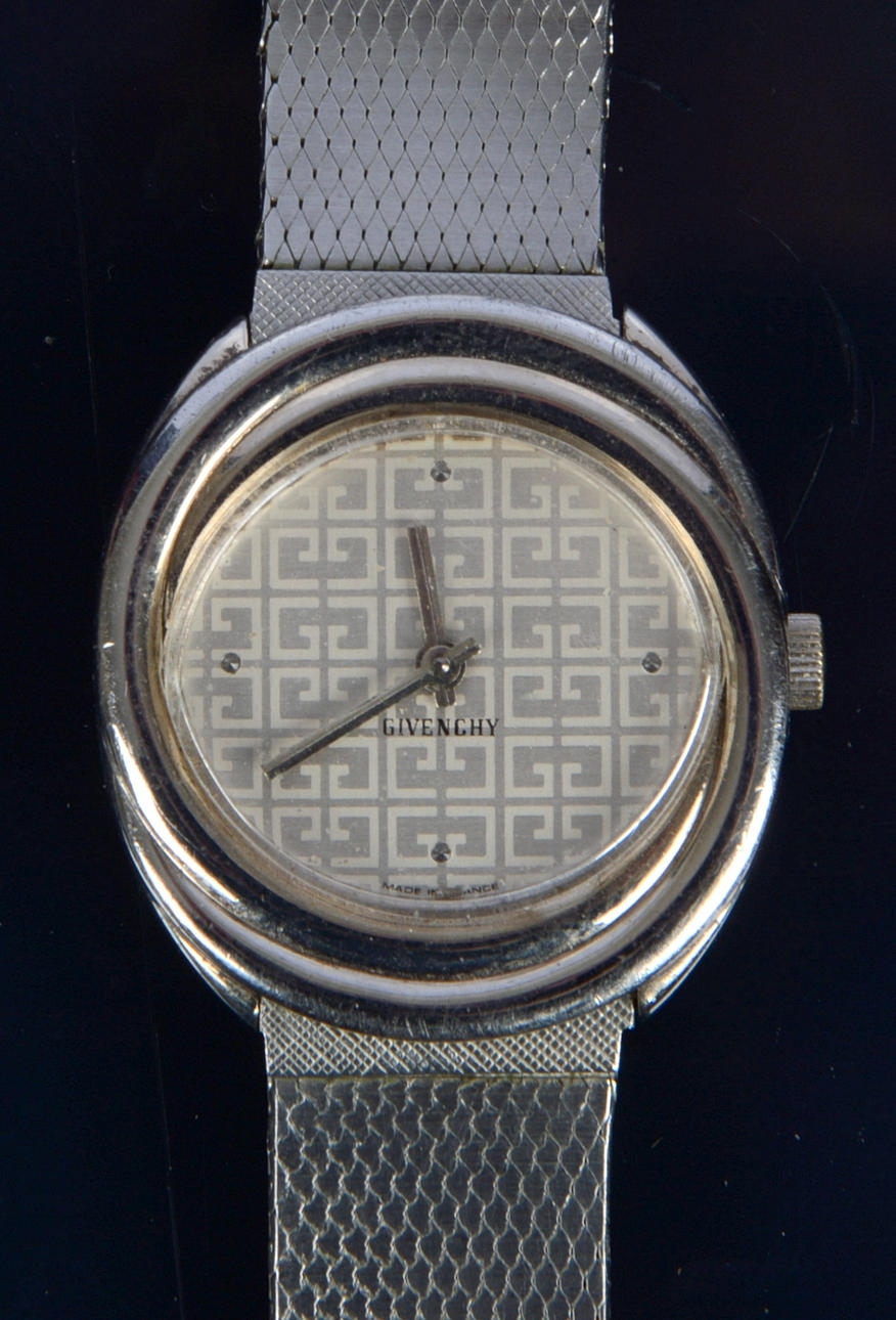 DAMARMBANDSUR, Givenchy, Paris.