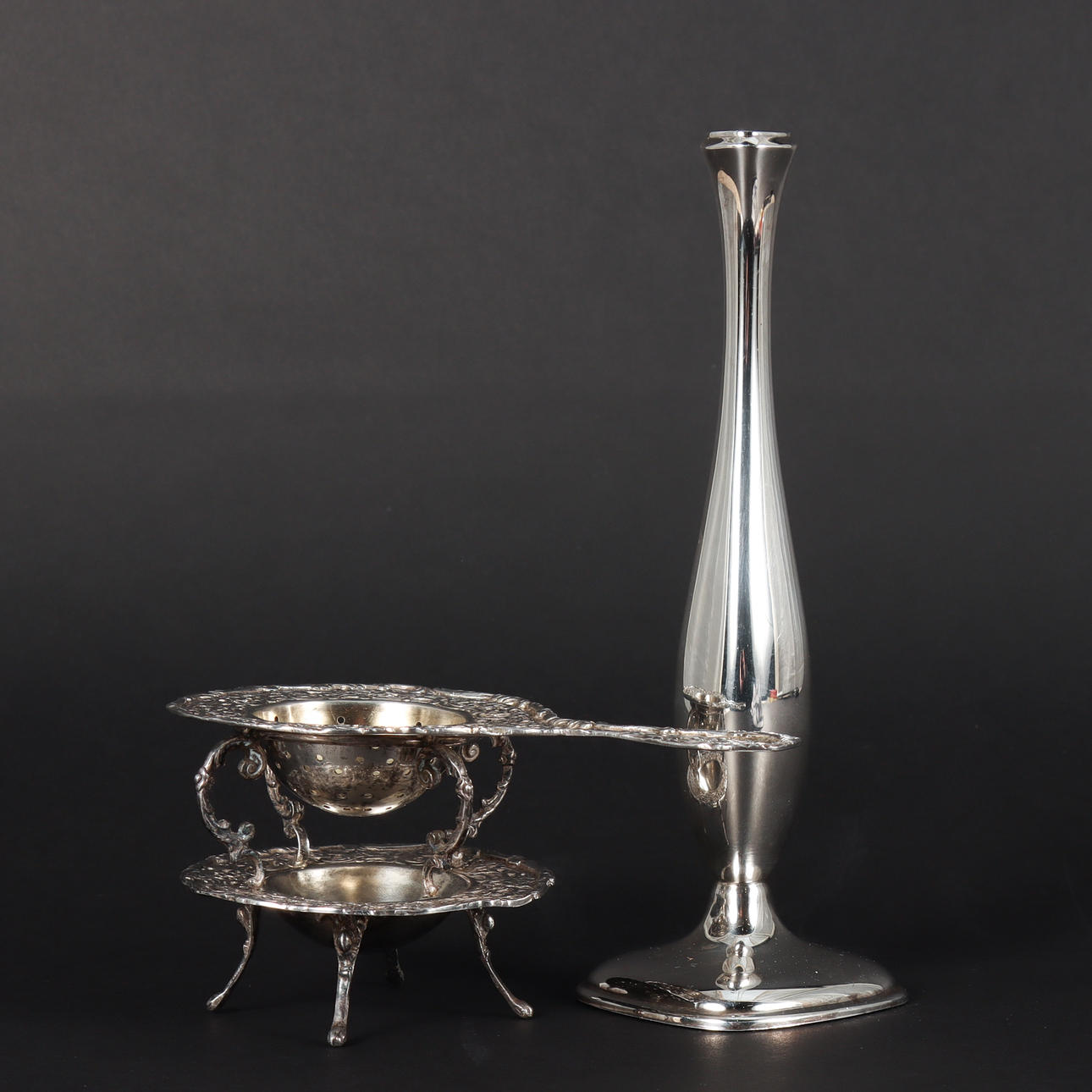 VASE AND TEASIL silver.