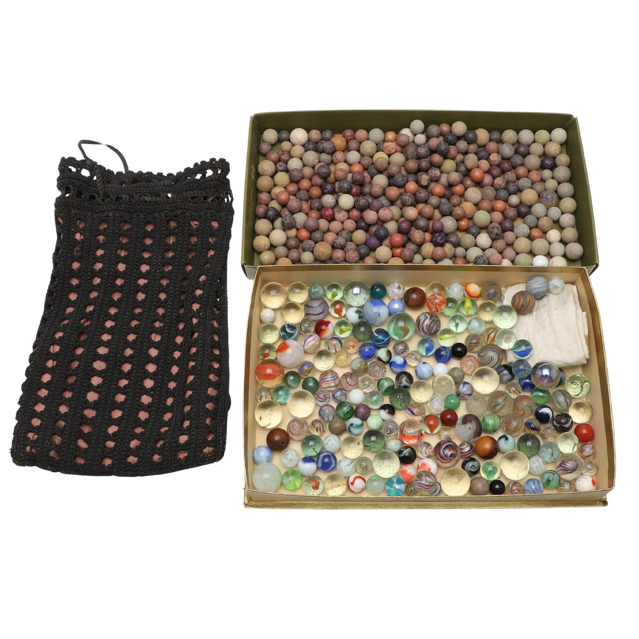 STORT ANTAL ANTIKA GLASKULOR.