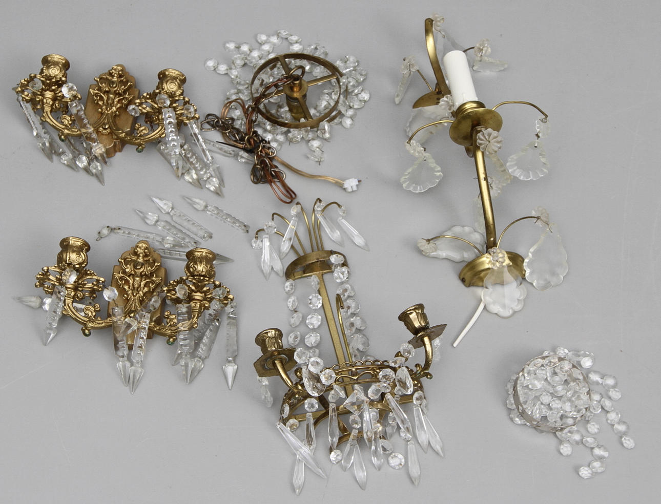 VÄGGLAMPETTERAR, 1 par + 2 st, samt TAKLAMPA, 18/1900-tal.