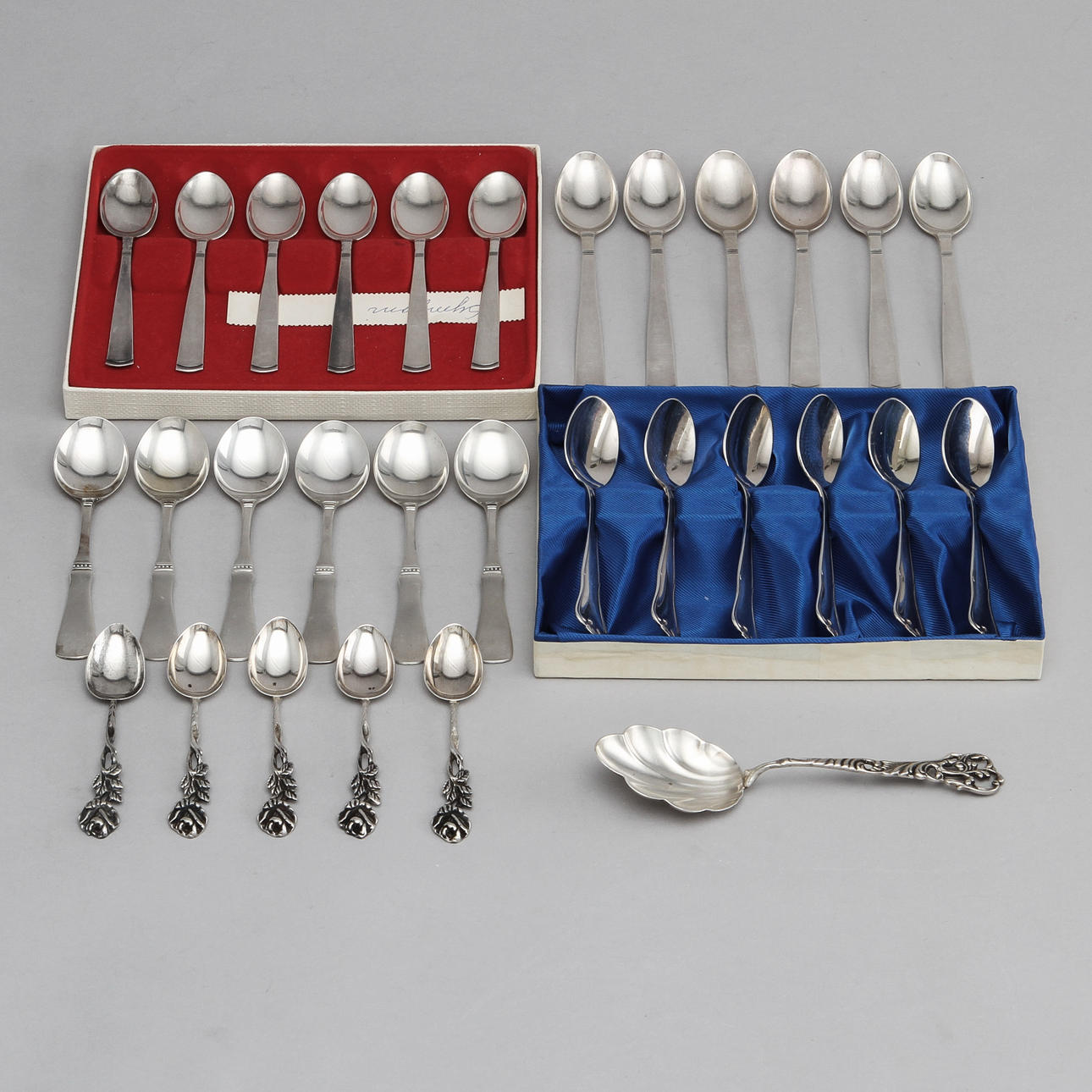 TESKEDAR, 30 st, vikt ca 388 gram.