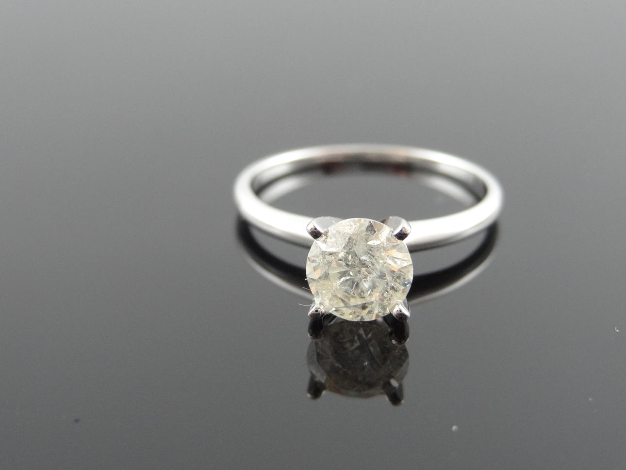 SDL CERTIFIERAD. SOLITAIRE DIAMANTRING 1,25ct 14 k guld.