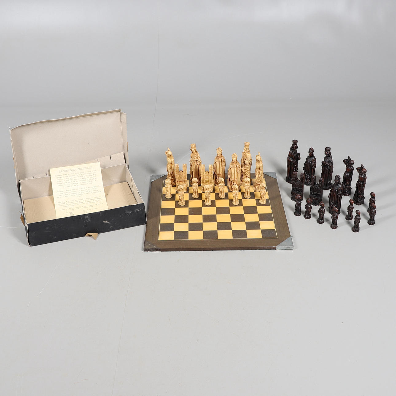 ”WESTMINSTER ABBEYN SHAKKISETTI”.