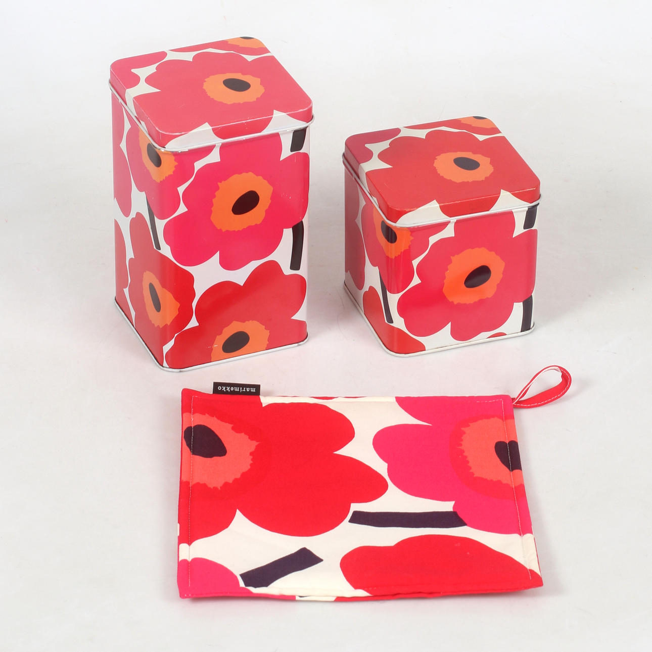 MARIMEKKO, två st burkar, 1 grytlapp.