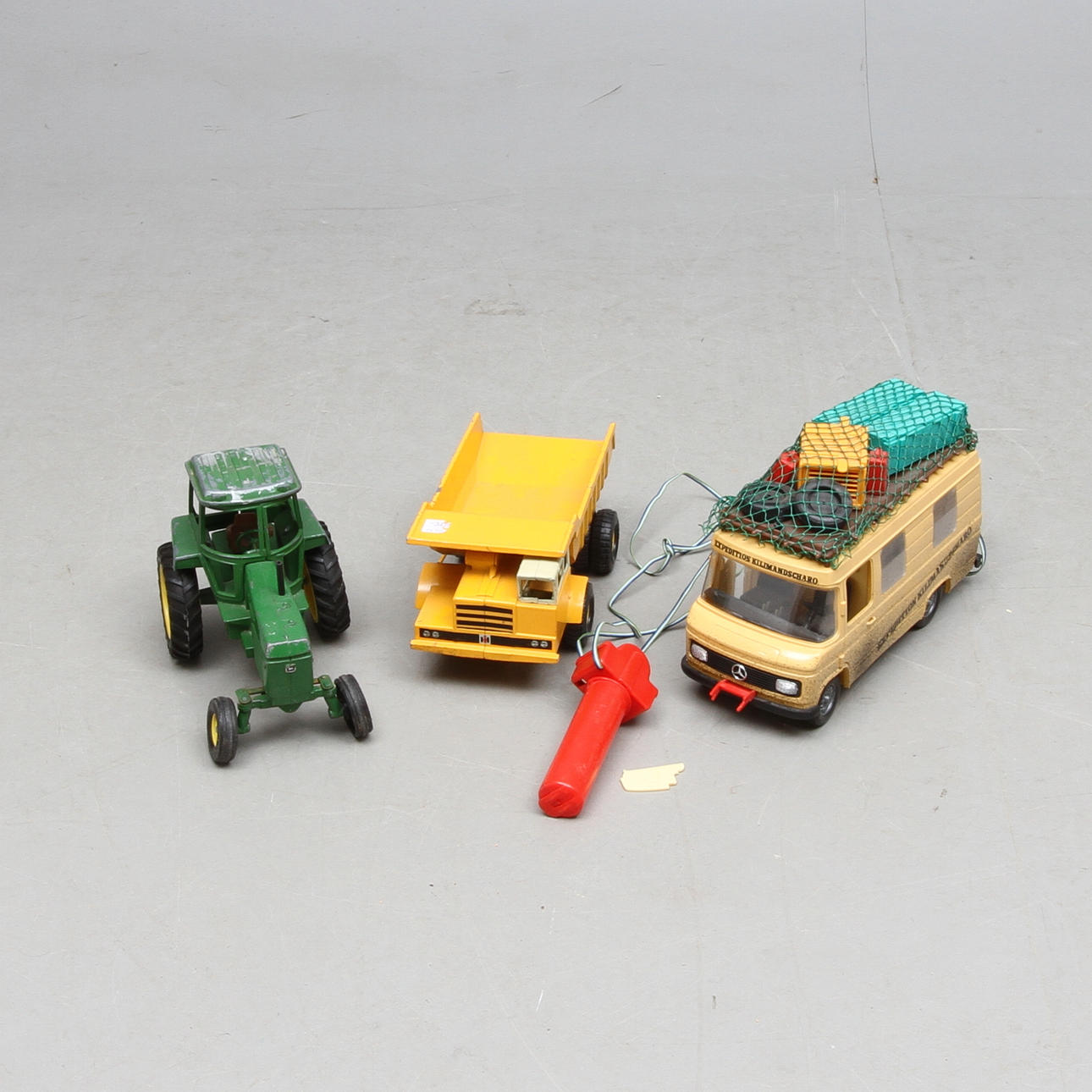 LEKSAKSBILAR, Schuco turistbuss, lastbil och traktor.