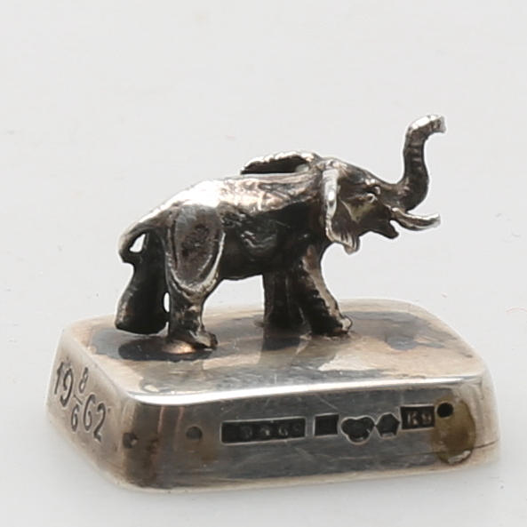 ELEFANT i silver, vikt 9 gram.