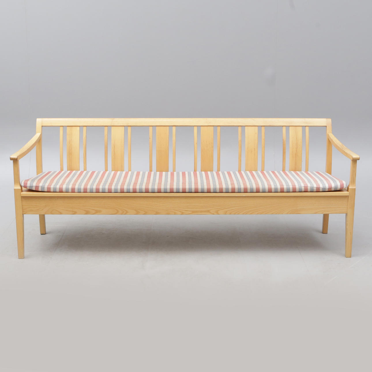 A sofa, box, Mörbylange, Öland, Gentzell.