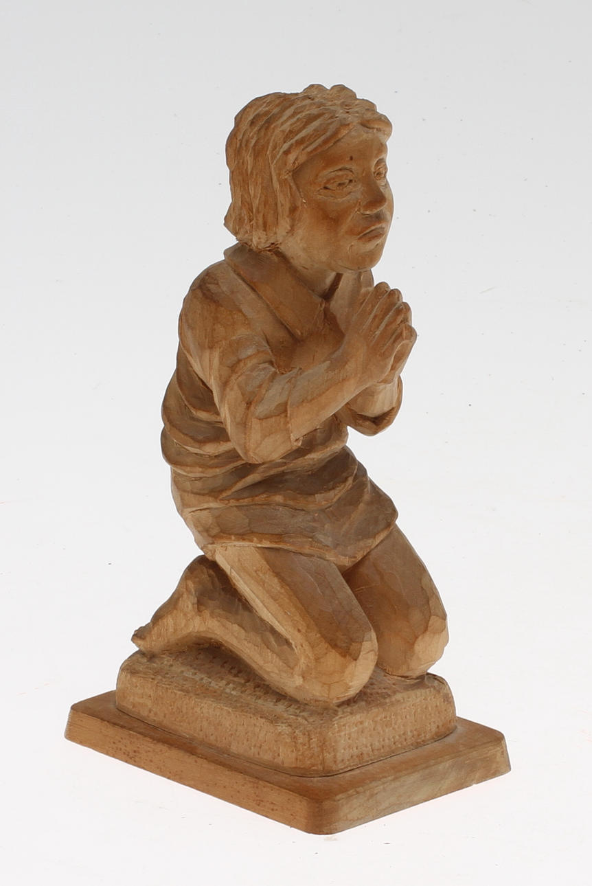 OKÄND KONSTNÄR. Figurin, snidat trä, signerad S. Nordin.