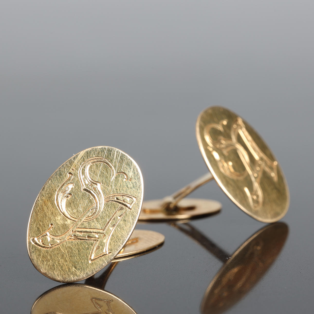 MANSCHETTKNAPPAR ,18K guld.