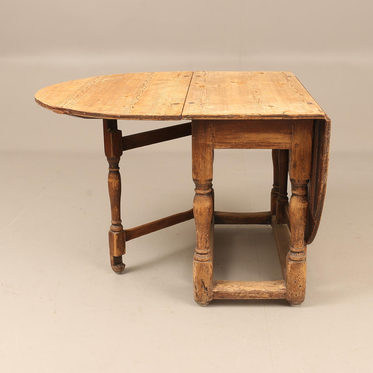 A baroque percussion table, 18th century.
