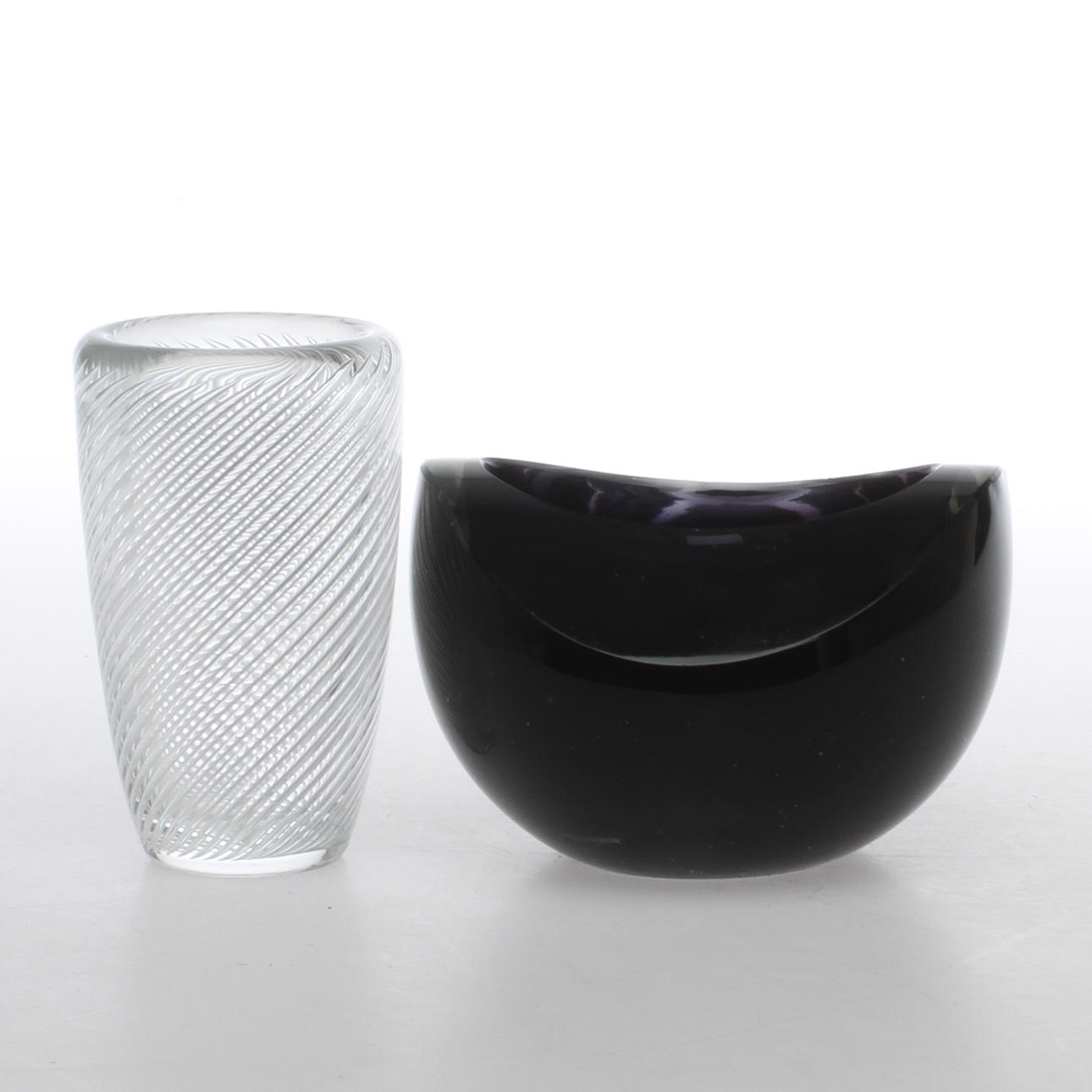 SKÅL, "Kanot", samt VAS, glas, Kaj Franck, Nuutajärvi Notsjö, signerade samt daterade -55 respektive -53.