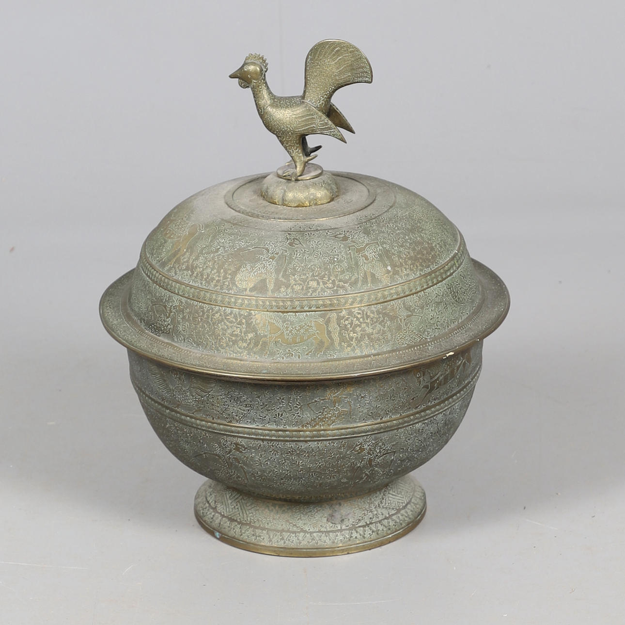 GROSSE ASIATISCHE MESSINGSCHALE MIT DECKEL.