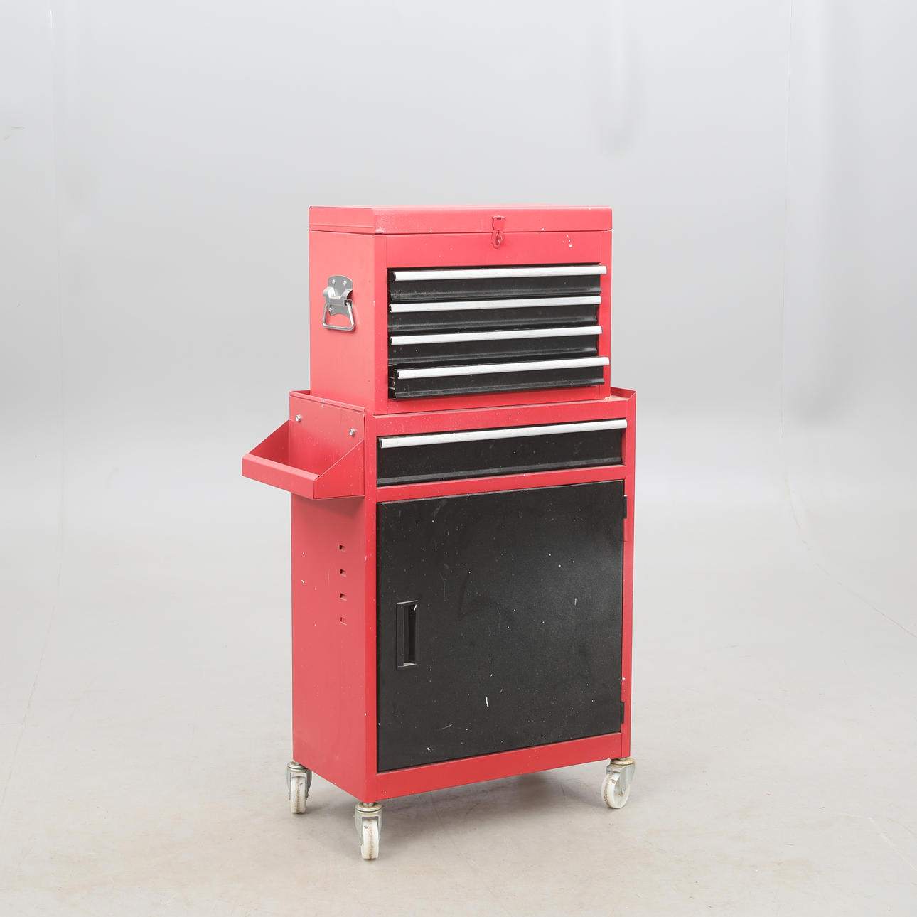 VERKTYGSSKÅP/PLÅTSKÅP, på hjul.