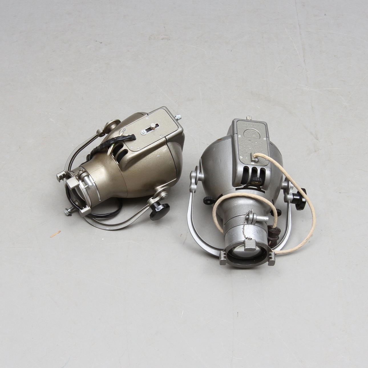 STRÅLKASTARE, 2 st, Strand Electric, England, omkring 1900-talets mitt.