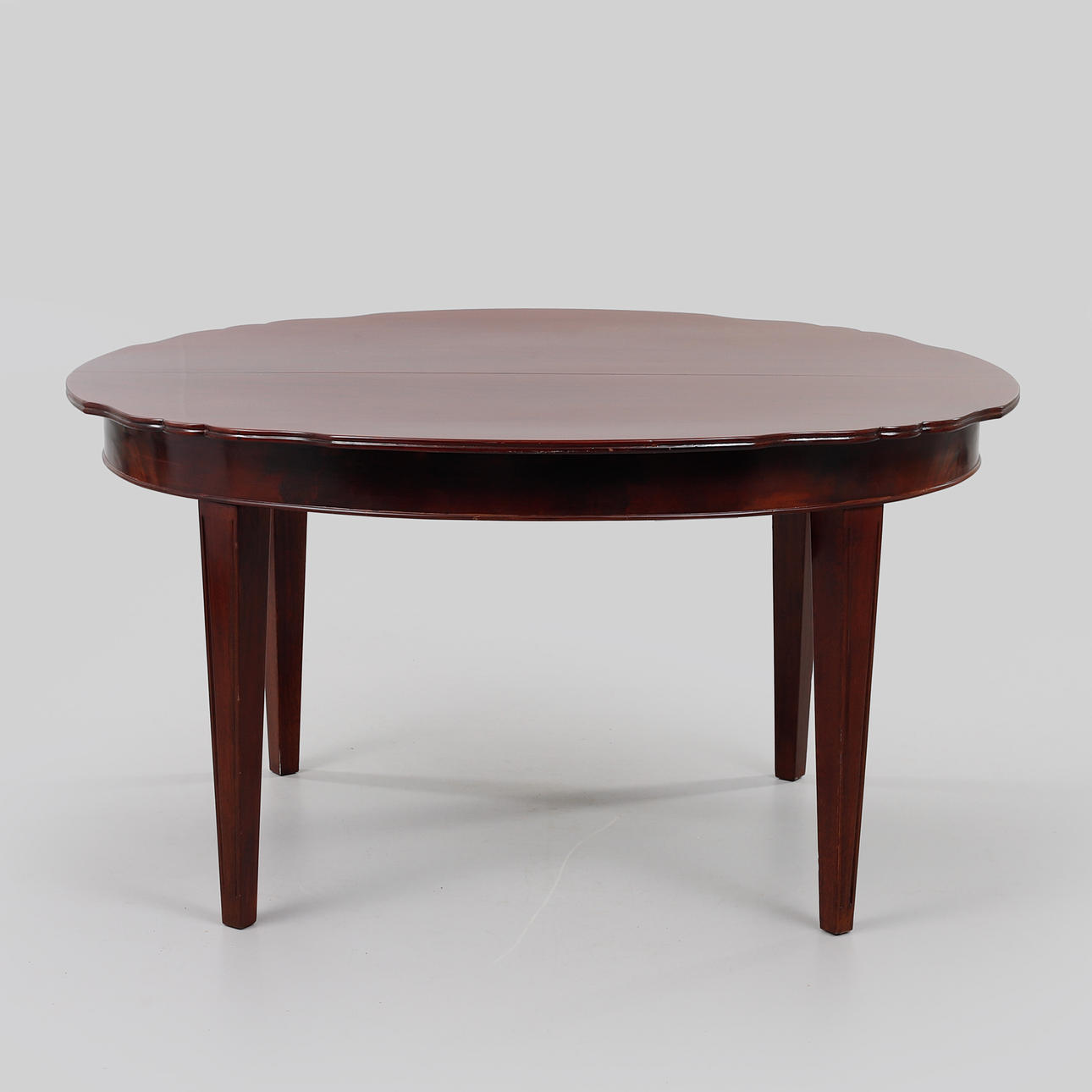Dining table, mahogany, English style.