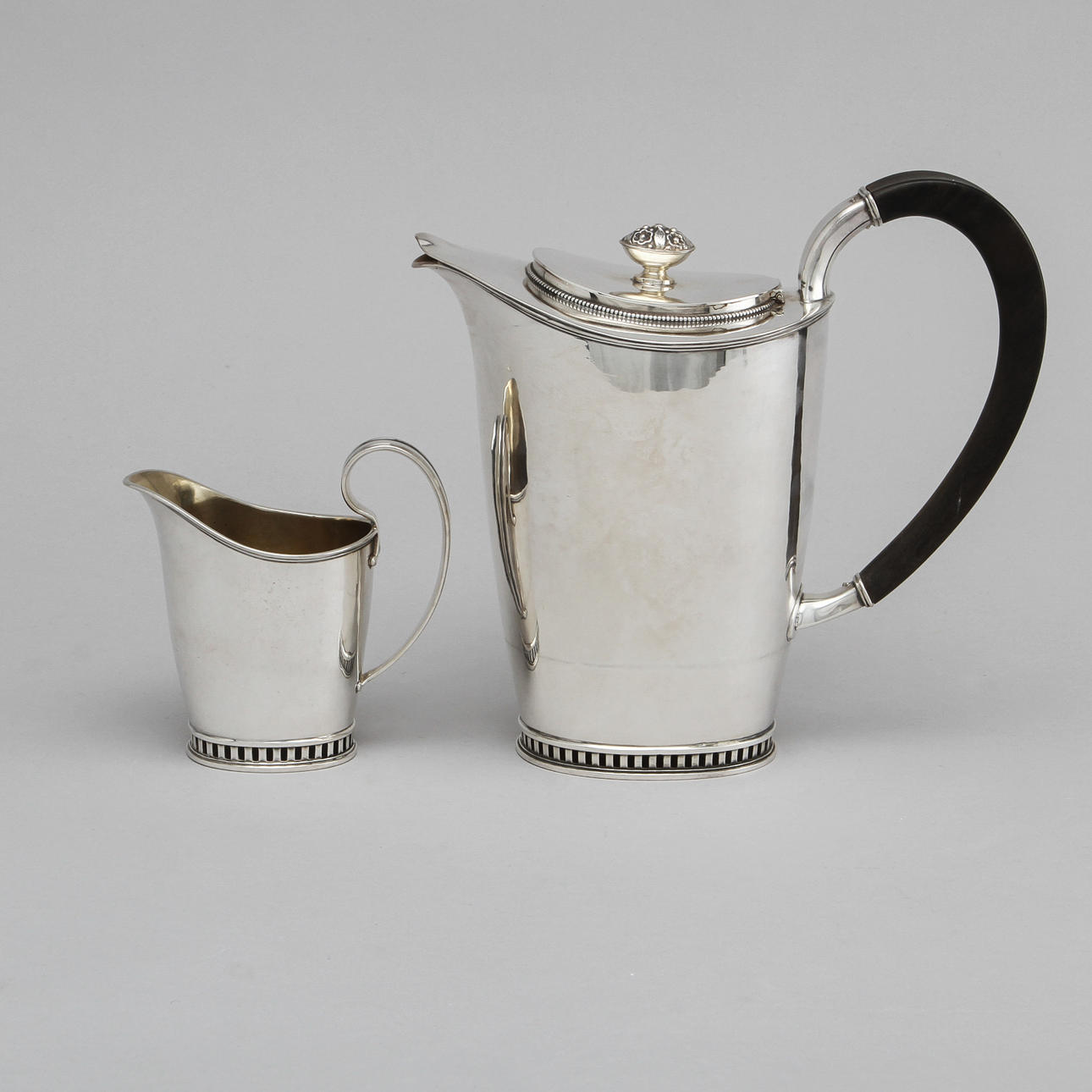 KAFFEUPPSÄTTNING, 2 delar, silver, Guldsmedsaktiebolaget, 1948. Vikt 1120 g.