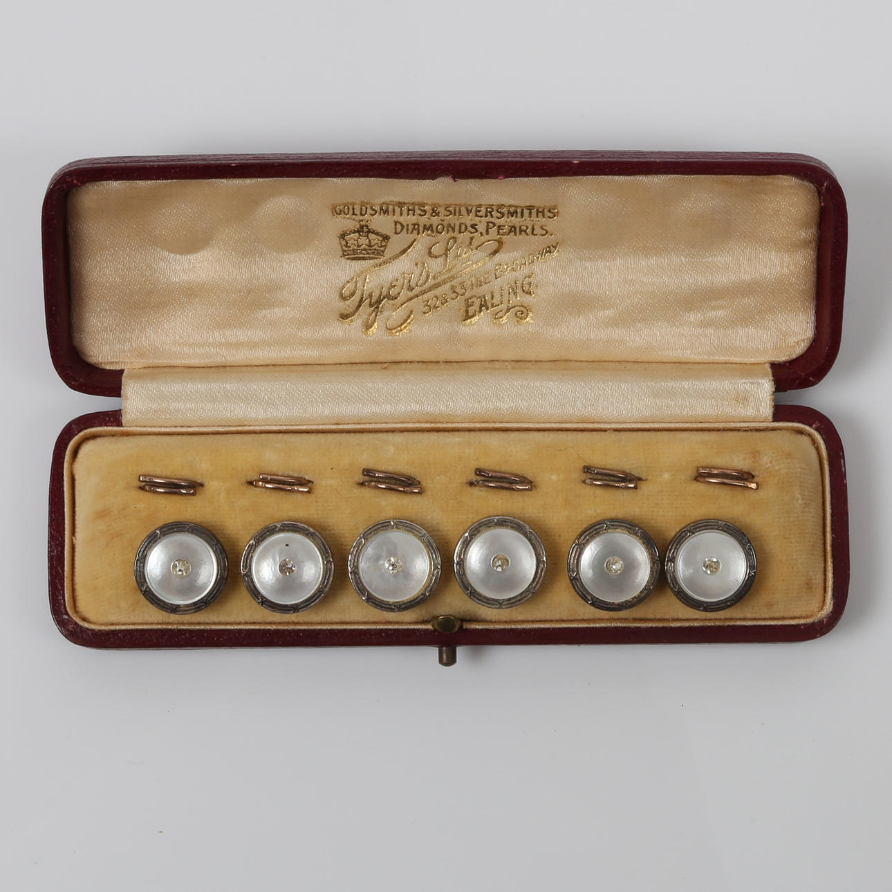 ET SÆT MED SEKS ART DECO KNAPPER.