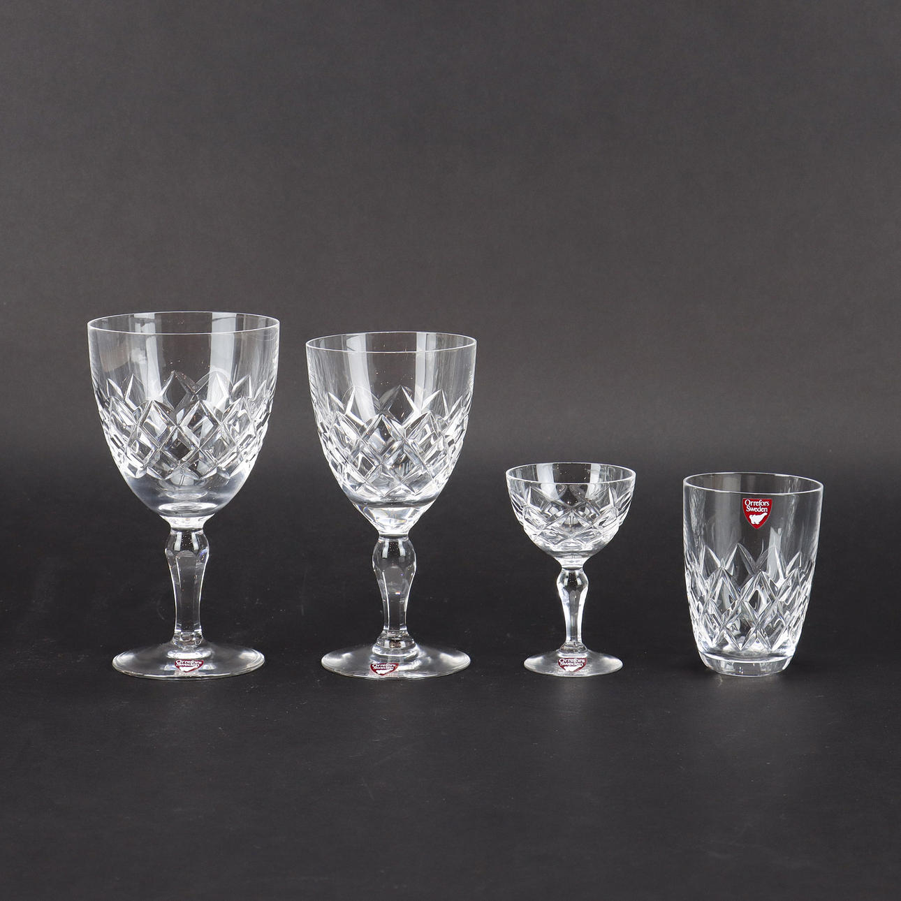 SERVING GLASS Orrefors Karolina.