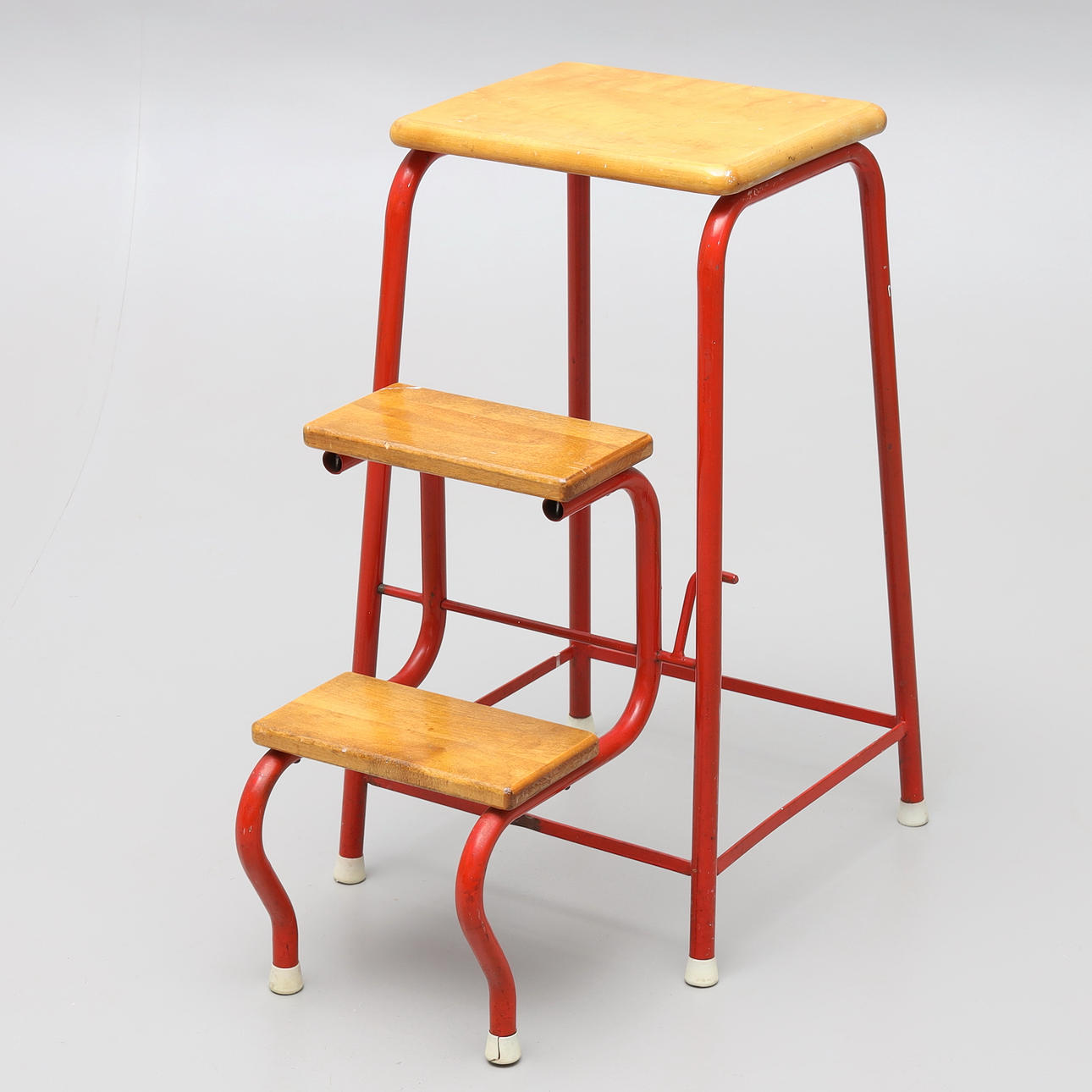 STEGPALL, trä, metall, 1900-tal.