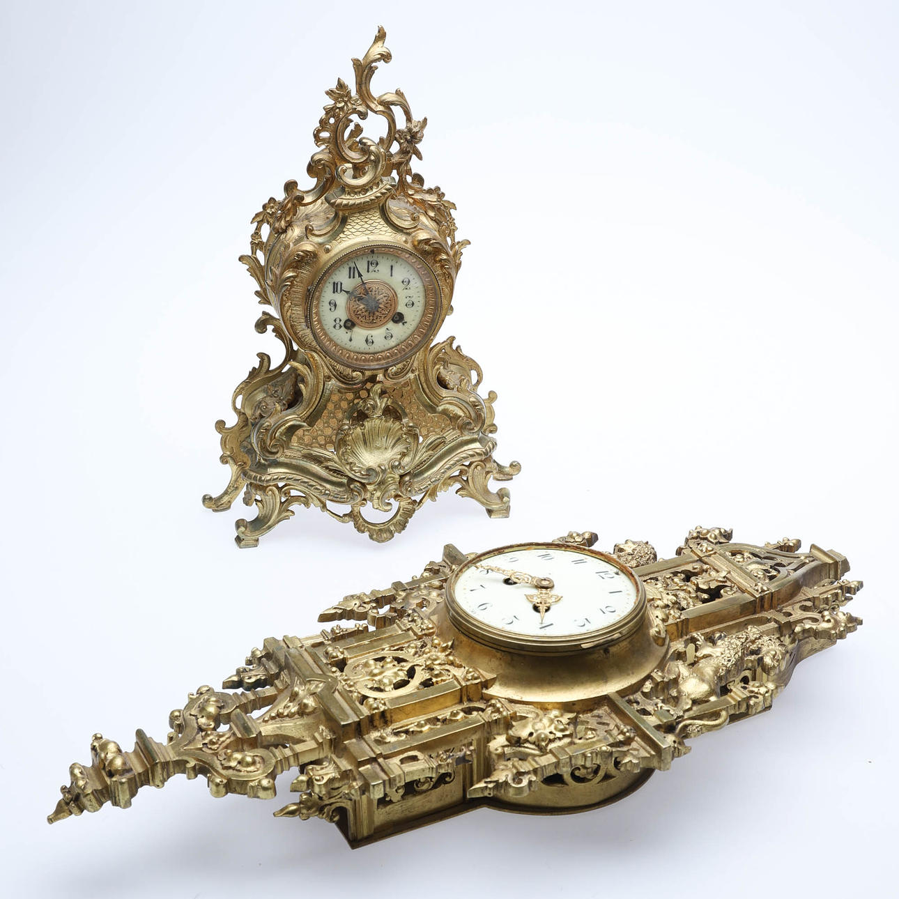 WALL CLOCKS AND TABLE CLOCKS. Metal. 20th century.