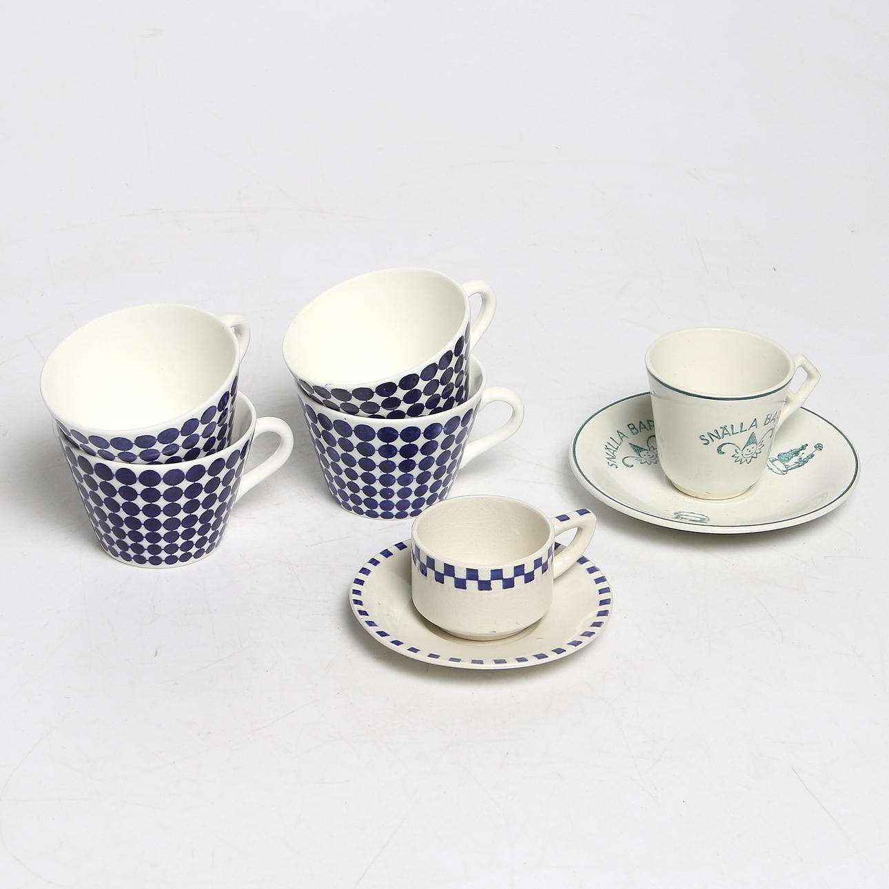 KAFFEKOPPAR, bl.a. "Adam". KOPPAR och FAT, barnservis, Gustavsberg.