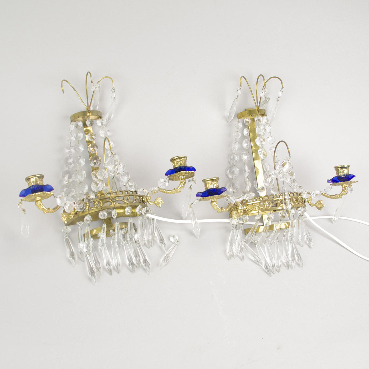 VÄGGLJUSSTAKAR, 1 par, mässing med prismor, sent 1900-tal.