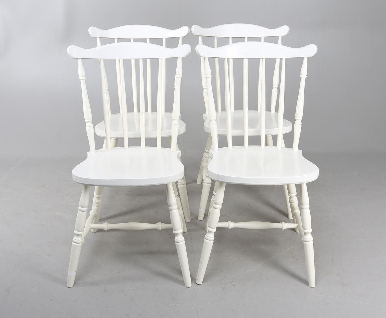 STOLAR, 4 st, "Nesto-Sandvik", vitlackerat trä, 1900-talets senare hälft.