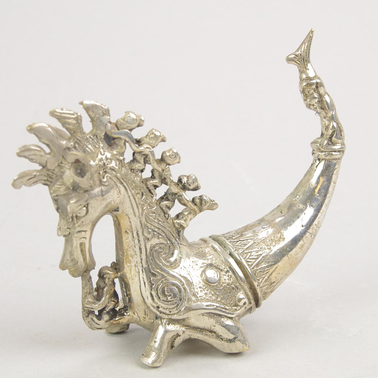 SKULPTUR, 2-delad, sjöhäst, försilvrat brons, samtida.