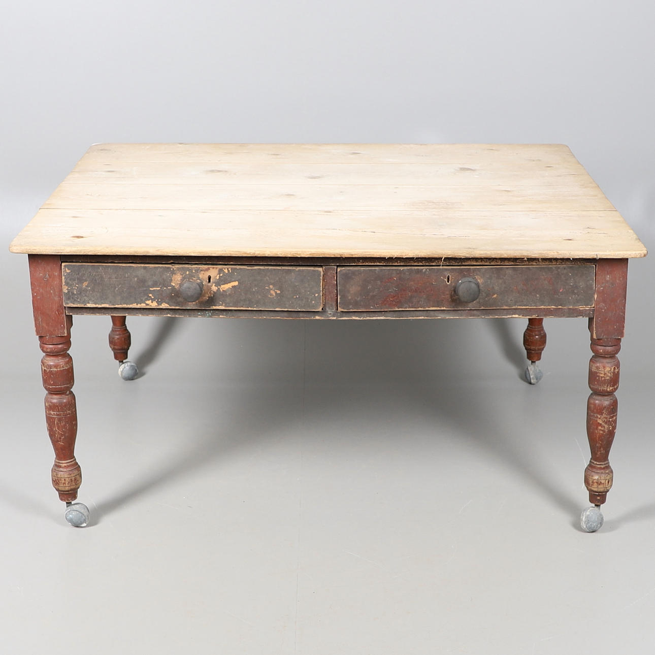 AVSKALAD BONDGÅRDSBORD.