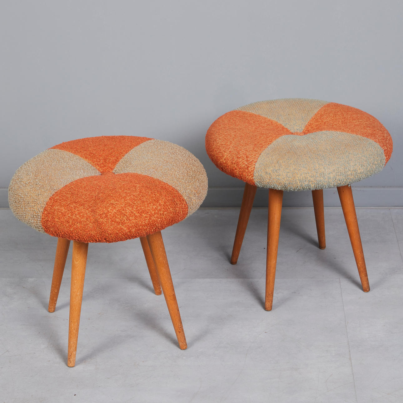 Pall, två stycken, bok, ull, 1950-tal (2).