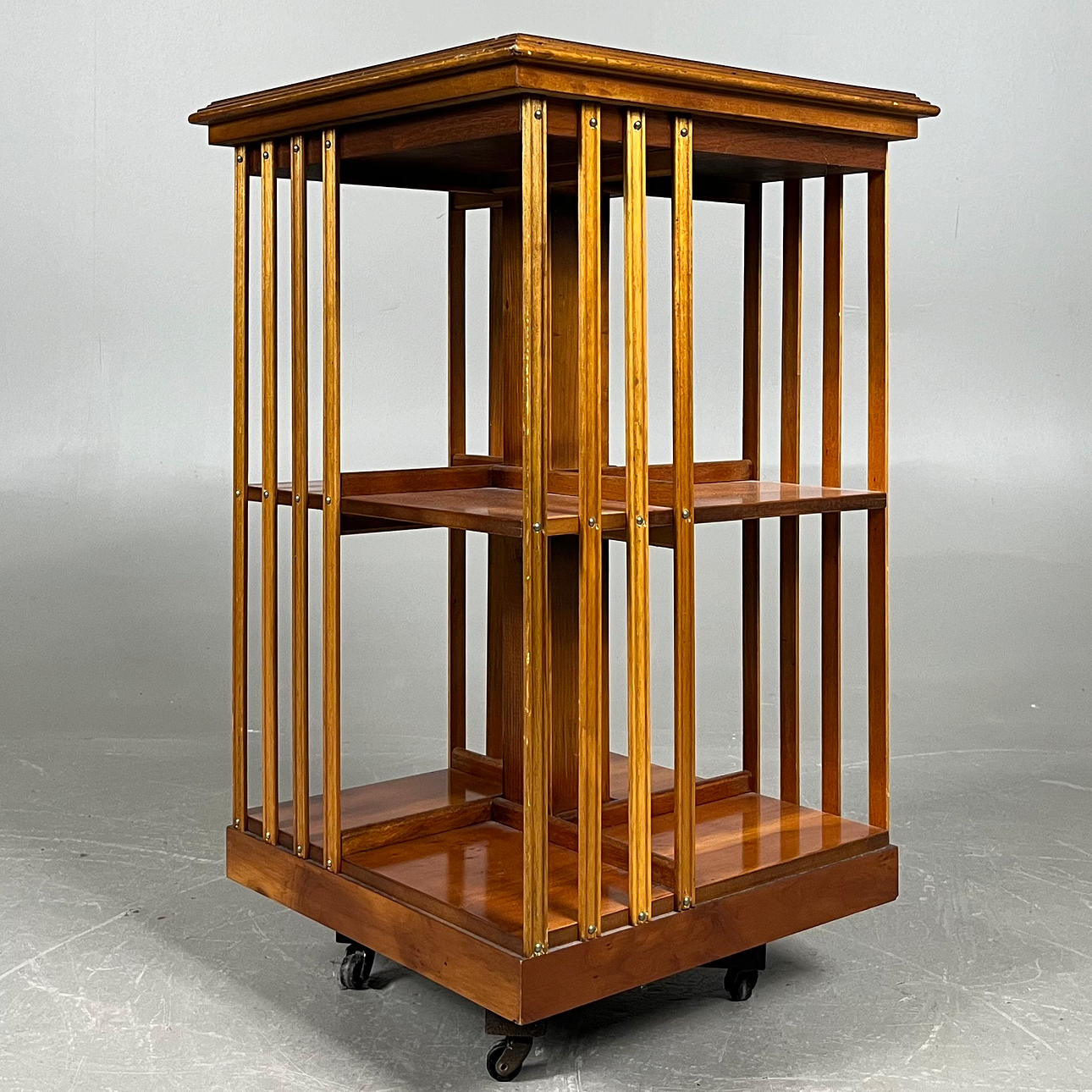 KIRJAPYÖRÄYS, englantilainen tyyli.