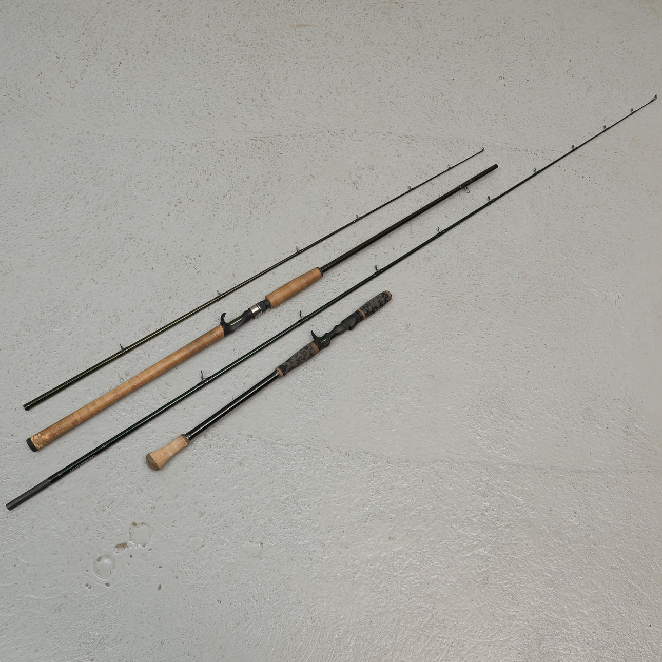 2 Angelruten, Berkley und Savage Gear.