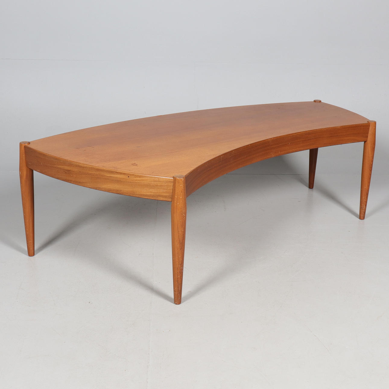 ATTRIBUTED TO JOHANNES ANDERSEN. A 1950s/60s coffee table.