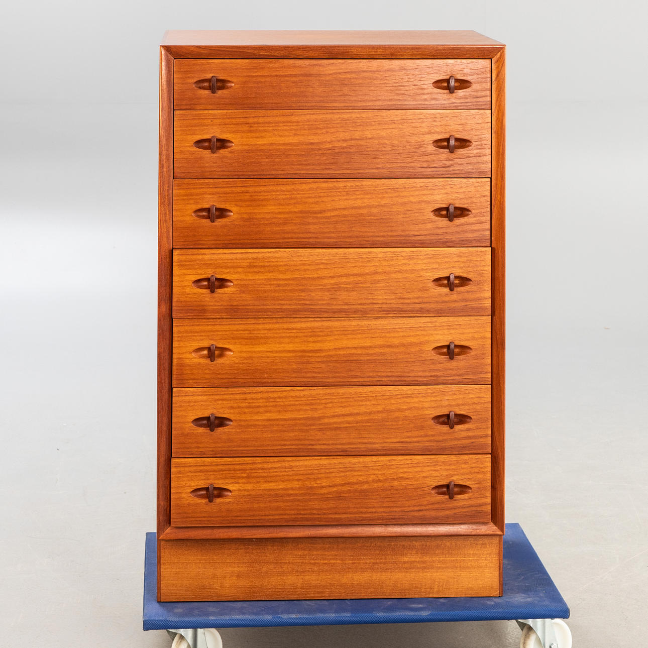 H.W. KLEIN. Bramin. Schubladenkommode.