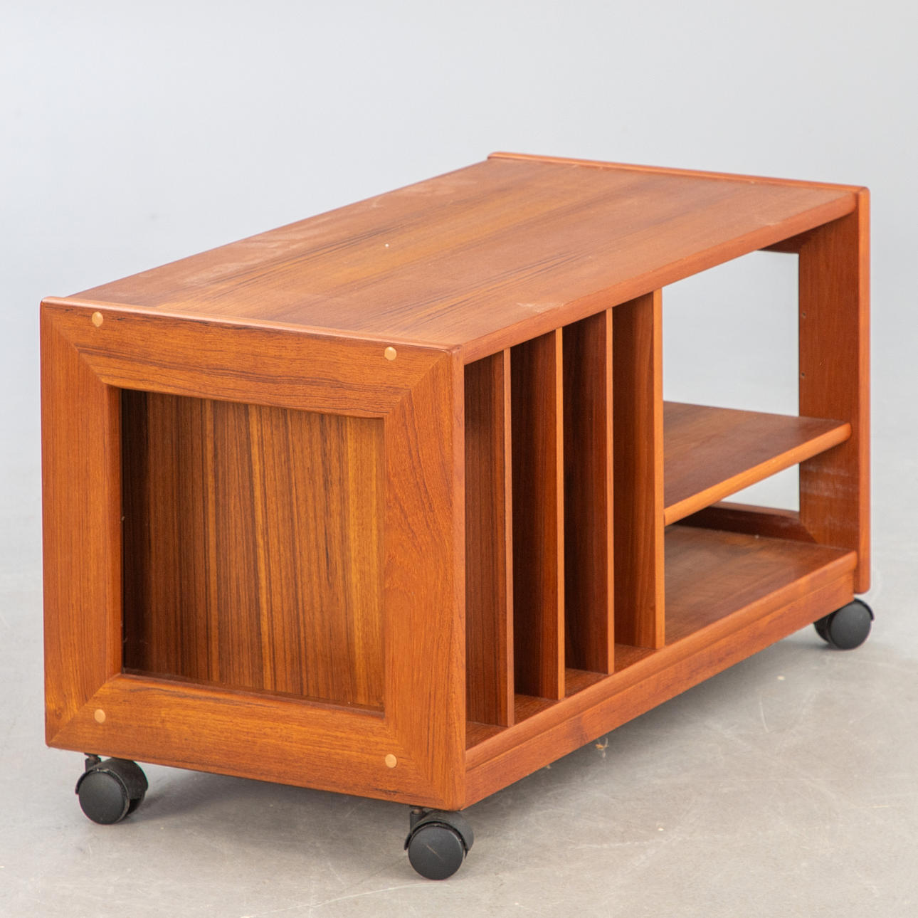 Hifi-vagn/stereomöbler.