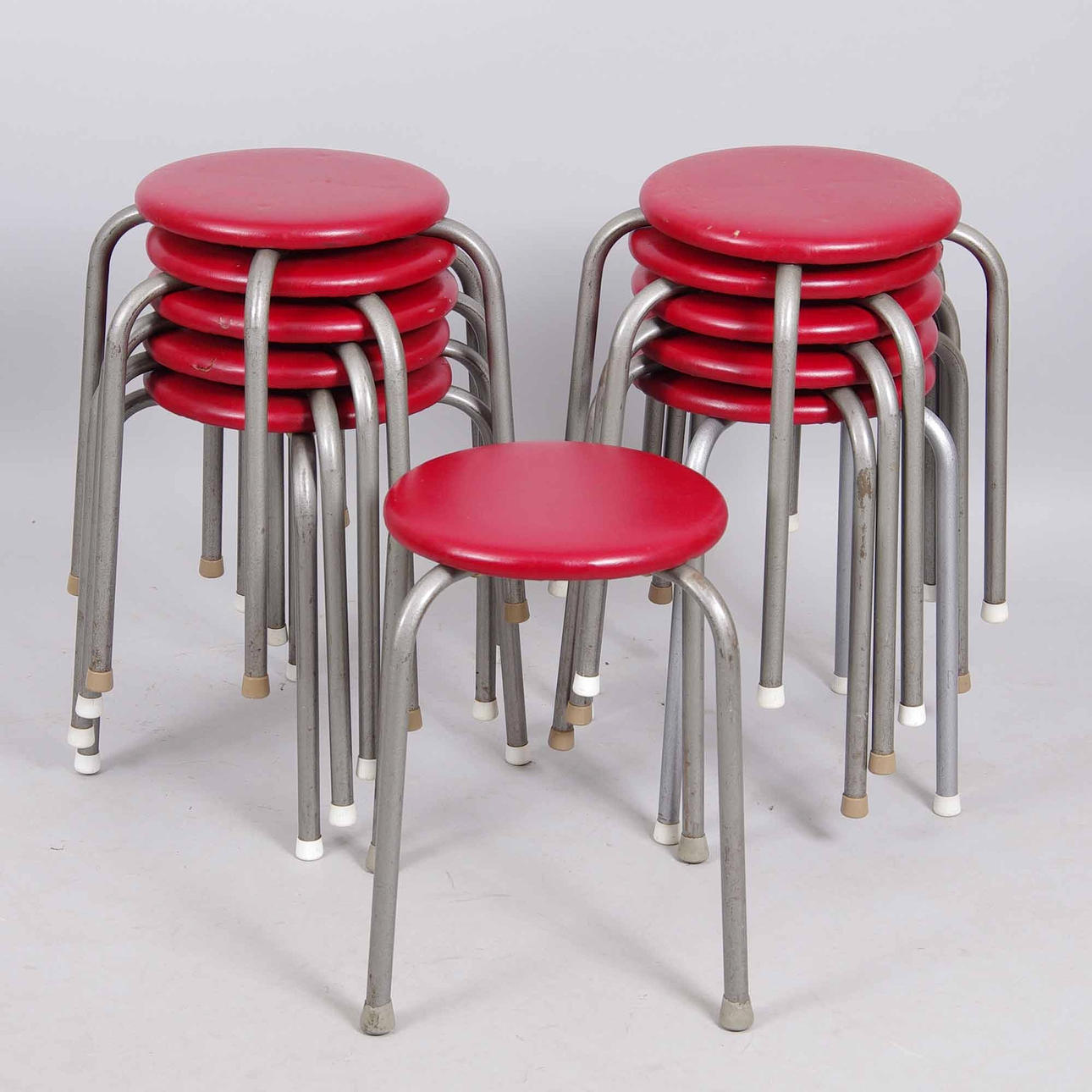 PALLAR, 11 stycken, stapelbara, röd galonsits, funkis.