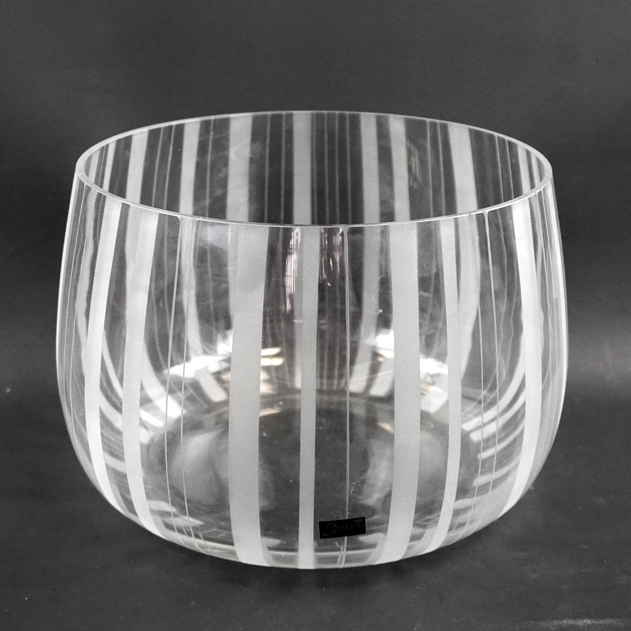 SKÅL, glas, "White line", Steninge Slott.