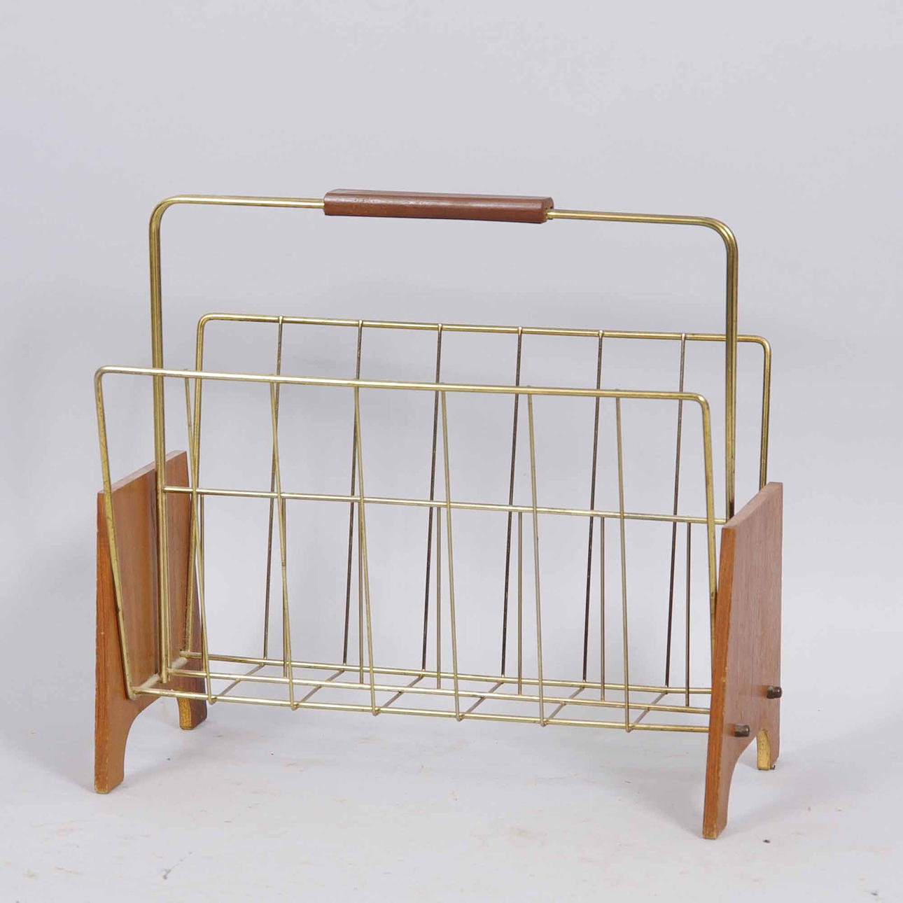 TIDNINGSKORG, teak/metall, 1960-tal.