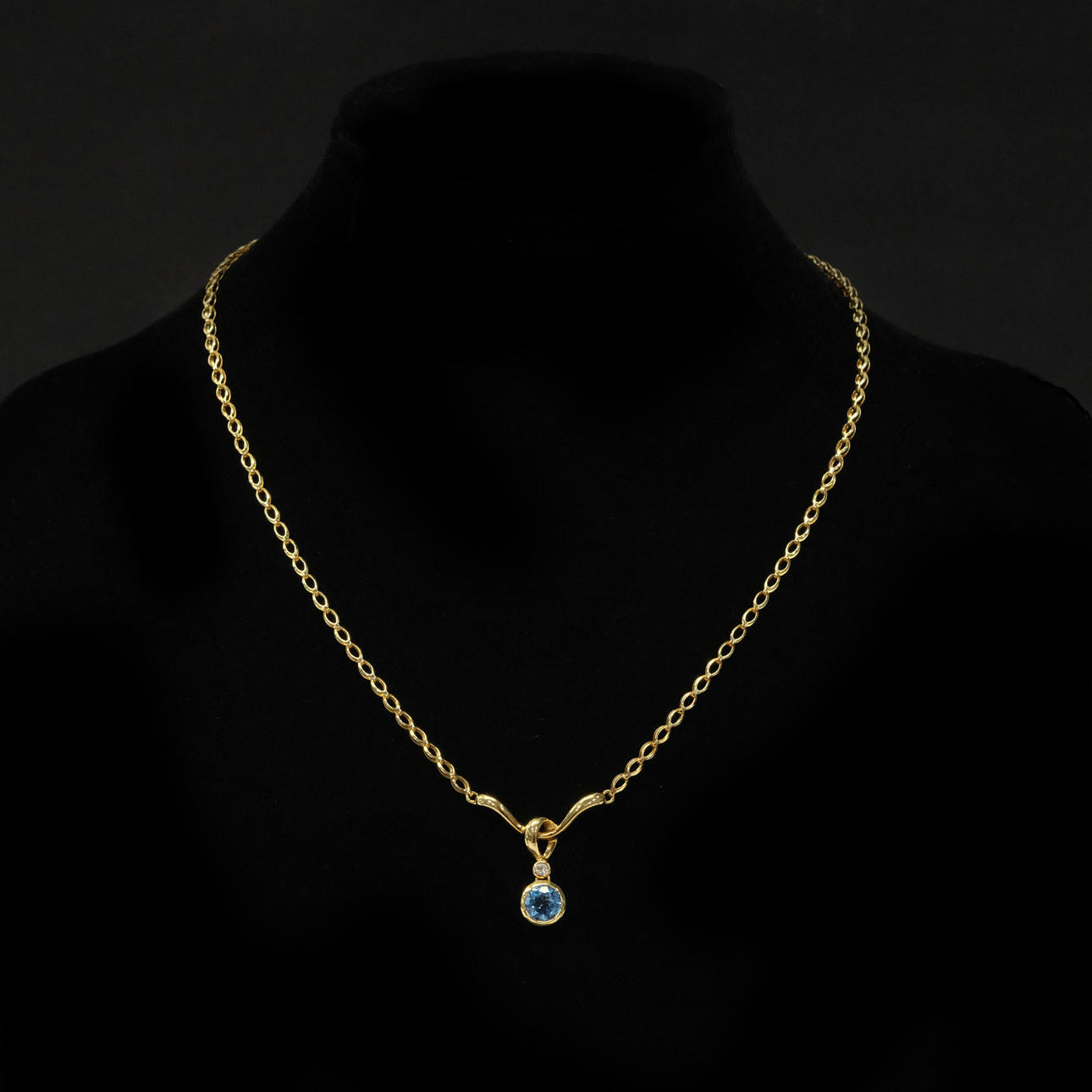 COLLAR CON TOPACIO Y DIAMANTE, H. STERN.