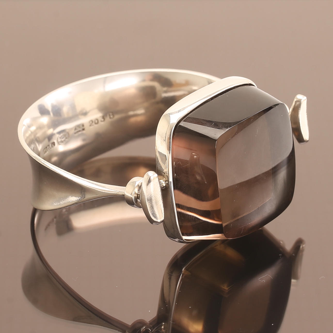 VIVIANNA TORUN BÜLOW-HÜBE. Armring, sterlingsilver, för Georg Jensen ...
