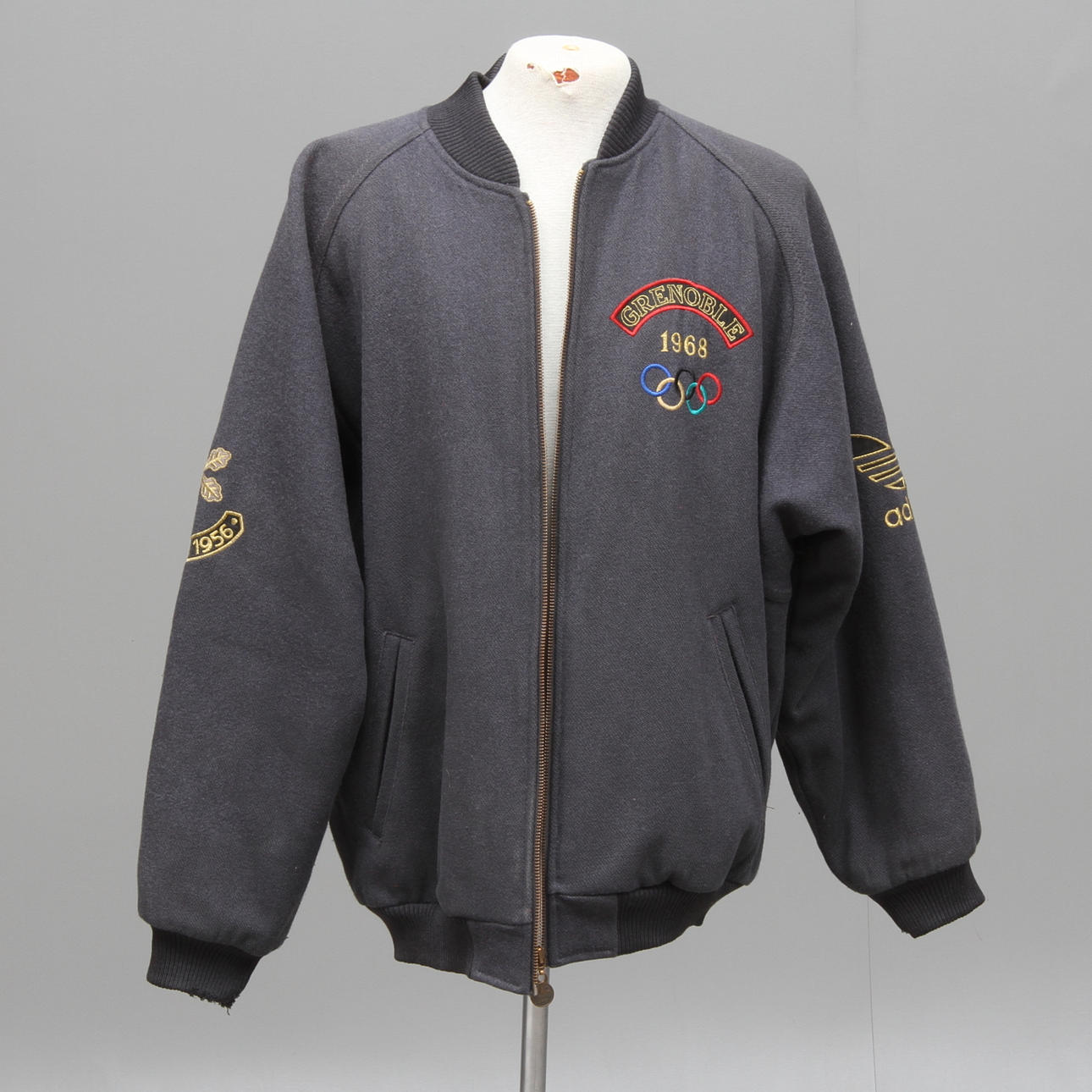 JACKA, Adidas, med dekor av emblem för Olympiska vinterspel, troligen 1980-tal.