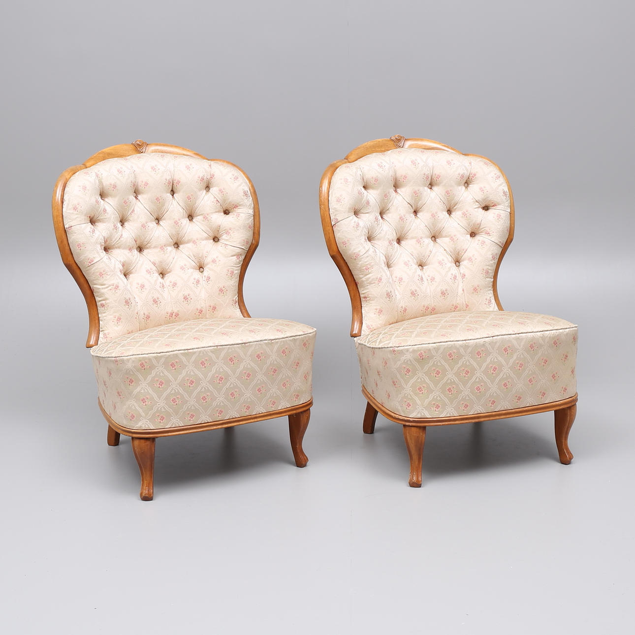 FÅTÖLJER, ett par, rokokostil, 1900-tal.