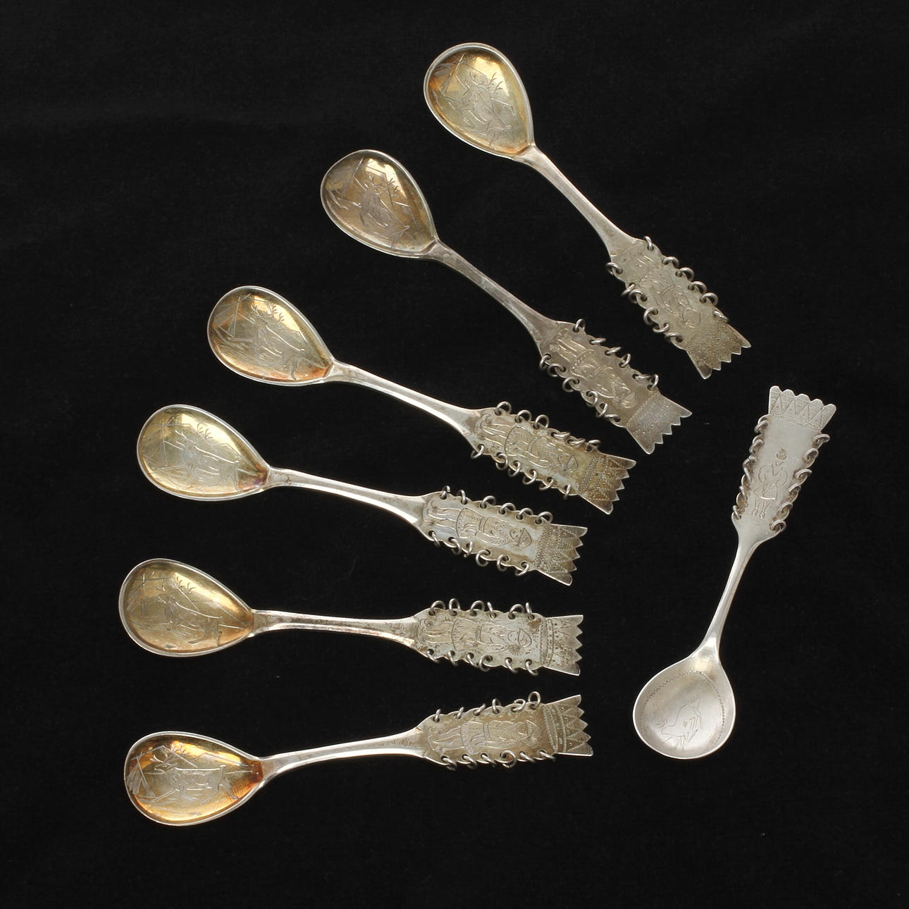 KAFFESKEDAR, 6 +1 st, silver, samisk dekor, mestadels K&EC Göteborg 1951.