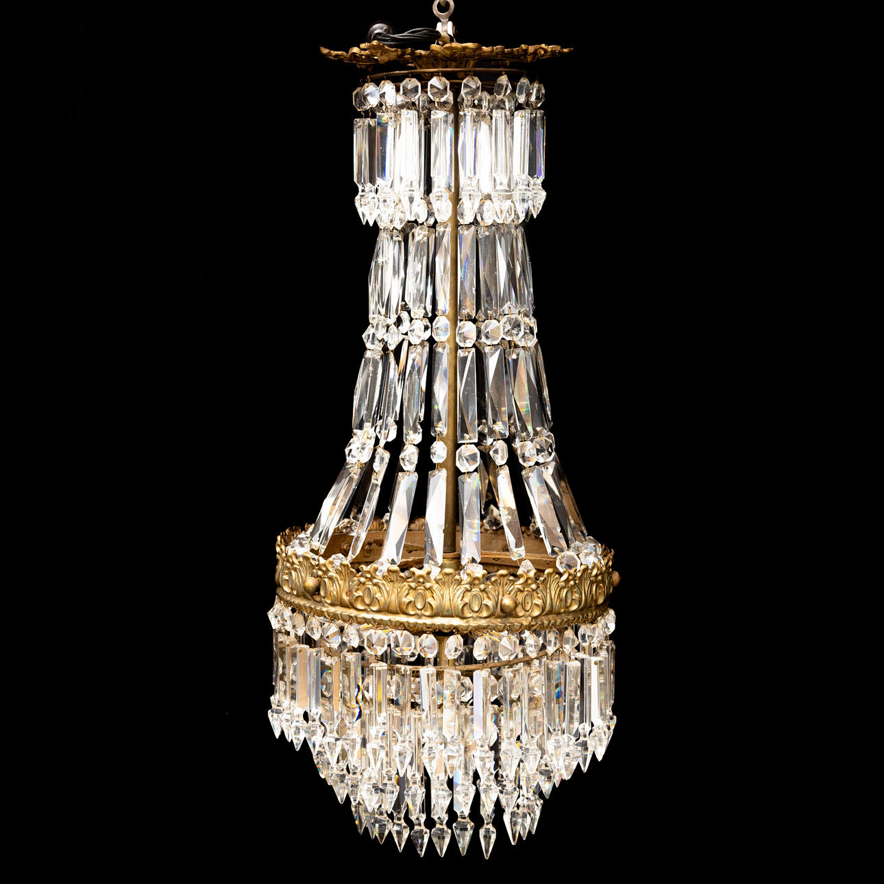 Ein Kronleuchter, Jahrhundertwende 1900. Höhe ca. 85 cm.